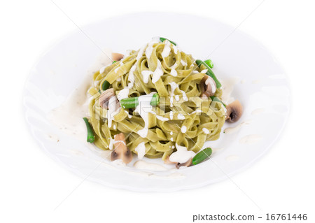 Pasta tagliatelle with green peas Pasta tagliatelle with green peas 16761446