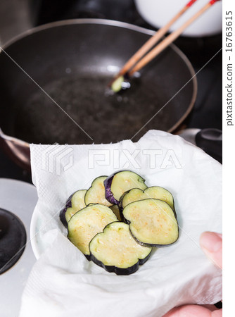 炸茄子 16763615