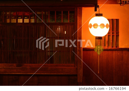 Night of the seventh building on Kyoto 16766194