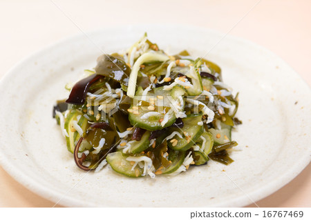Wakame seaweed and cucumber blossoms Wakame seaweed and cucumber blossoms 16767469