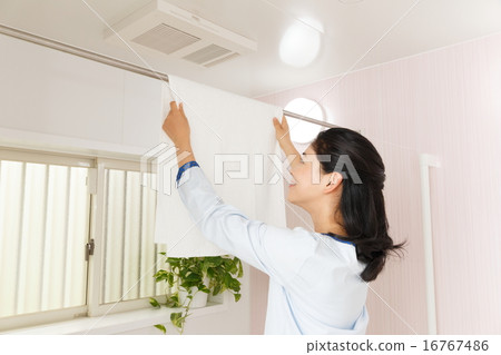 Bathroom drying 16767486