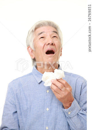 花粉熱的老年人 16769851