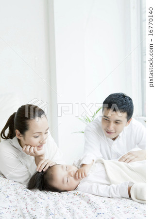 A couple sleeping children 16770140