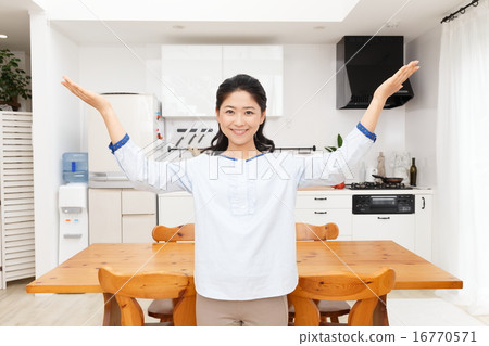 房子和女士 16770571