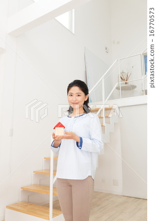 房子和女士 房子和女士 16770573