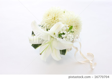 Arrangement of lily and dahlias and white stars (sideways) 16770704