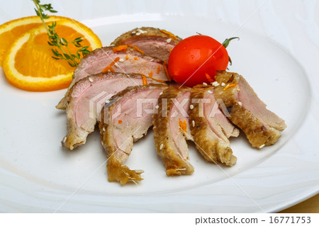 Roasted duck breast 16771753