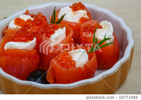 Roll with salmon and cheese Roll with salmon and cheese 16771988
