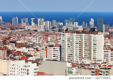 Barcelona Cityscape 16773083