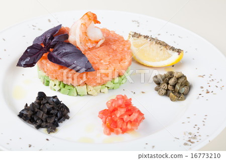 Salmon tartar 16773210