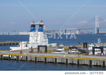 Japan Coast Guard fire depot "Hirayu" anchored in Yokohama Japan Coast Guard fire depot "Hirayu" anchored in Yokohama 16775303
