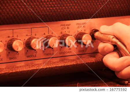 Image of sticking a shield in the amplifier Image of sticking a shield in the amplifier 16775592