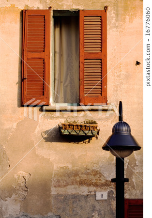 little venetian blind little venetian blind 16776060