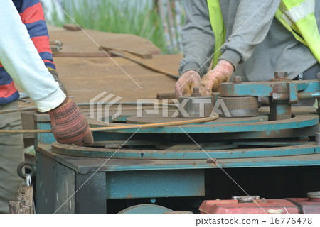 Workers bending the reinforcement bar Workers bending the reinforcement bar 16776478