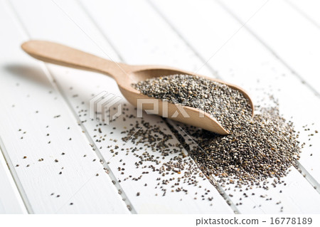 chia seeds in wooden scoop 16778189
