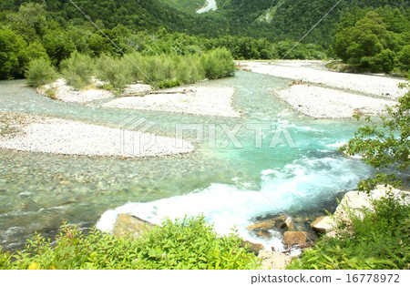 Beautifully clean flow of Shinshu Kamikochi, Azusa River Beautifully clean flow of Shinshu Kamikochi, Azusa River 16778972