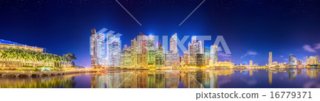 Singapore Skyline and view of Marina Bay 16779371