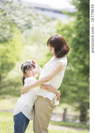 Summer mother girl 16779639