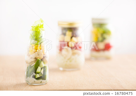 Jar salad made with fresh vegetables 16780475