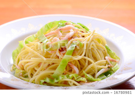 Spring cabbage and Sakurabi pepperoncini Spring cabbage and Sakurabi pepperoncini 16780981