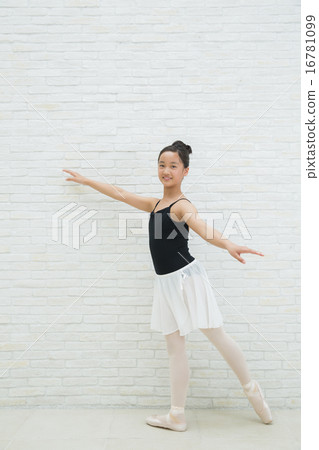 芭蕾舞的十幾歲的女孩 16781099