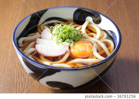 Tsukimi udon noodles in arabesque bowl Tsukimi udon noodles in arabesque bowl 16781256