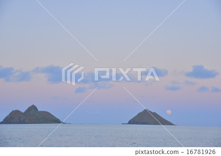 Lanikai's full moon 16781926