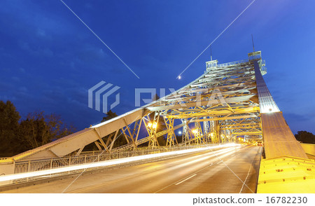 Bridge in Loschwitz at night, Germany. 16782230