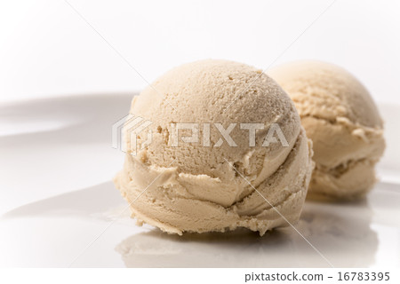 Creme brulee coffee ice cream scoop on plate 2 16783395