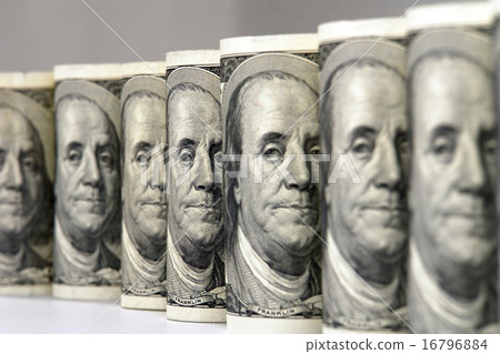 100 dollars 16796884
