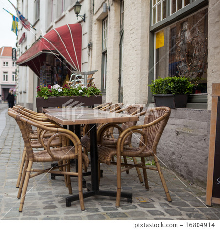 Blurred cafe on street of european city 16804914