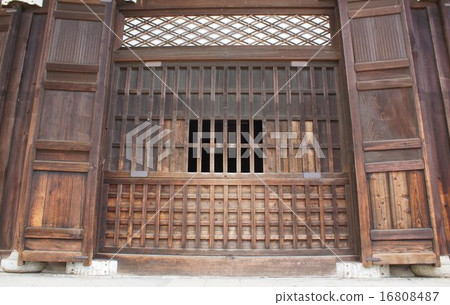 Old temple building 16808487