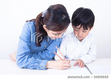 兒童和母親的繪畫 16808689