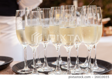champagne glasses 16810035