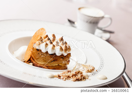 apple cake with meringue apple cake with meringue 16810061