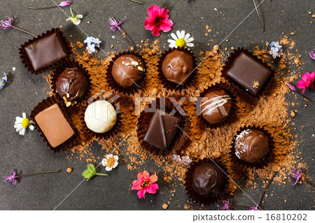chocolate sweets 16810202