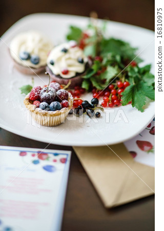 wedding cupcakes wedding cupcakes 16810975