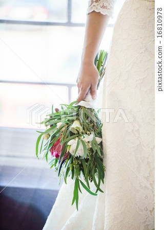 wedding flowers 16810978
