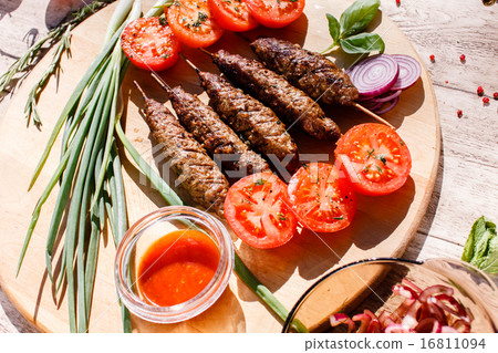 grilled kebabs with vegetables 16811094
