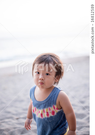 Child / 1 year and a half Child / 1 year and a half 16812589