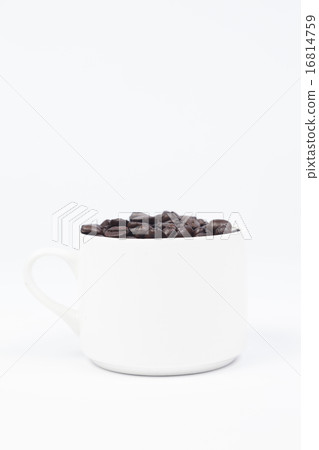 Coffee cup with coffee beans 16814759