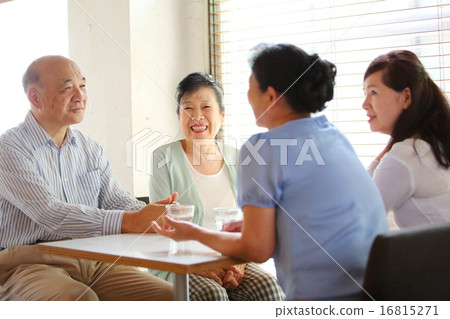 4 cafés / seniors 16815271