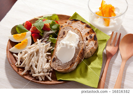 One plate breakfast One plate breakfast 16816382