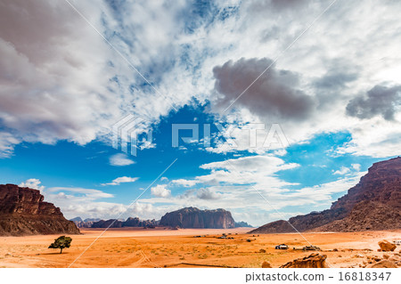 約旦的沙漠（約旦，瓦迪拉姆保護區） 16818347