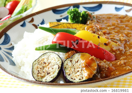 Summer vegetable curry 16819981