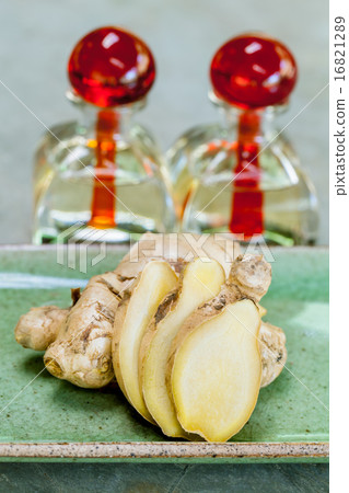 Ginger essential oil- Natural Spas Ingredients . 16821289