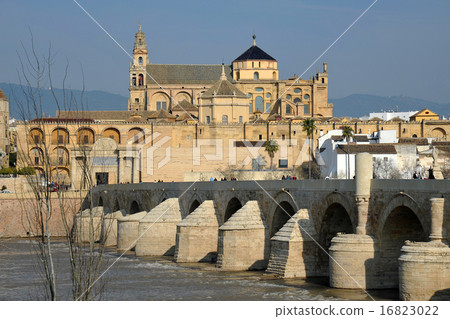 Spain Córdoba Mosquita seen in the Baharta del Fuente bridge 16823022