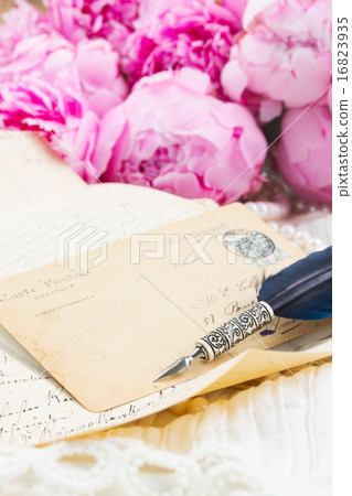 quill pen and antique letters 16823935