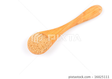 brown sugar in a spoon 16825111