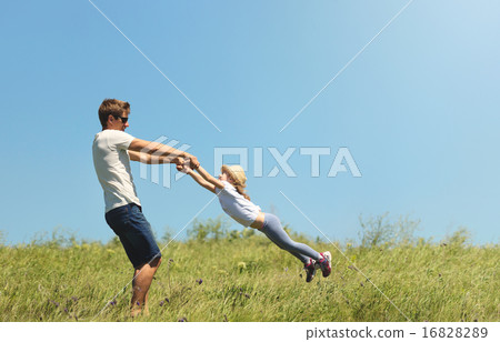 Father and daughter outdoor 16828289